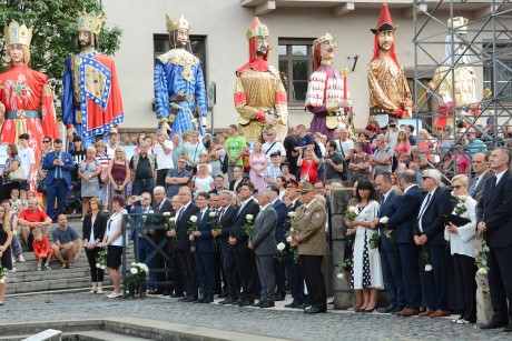 Nekünk a múltban a jövő fontos! - tiszteletadás Szent István szarkofágjánál a nemzeti ünnepen